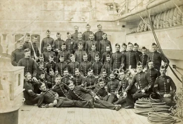 Distaccamento dei Royal Marines a bordo di una nave da guerra non identificata, c.1880